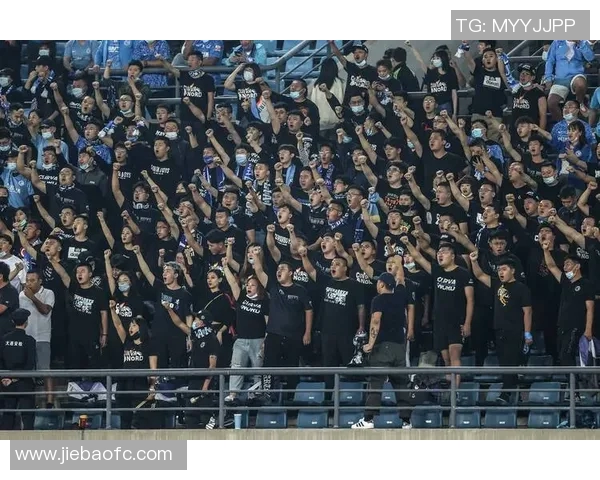 广州恒大淘宝迎战大连队全力争胜力争中超联赛冠军荣耀