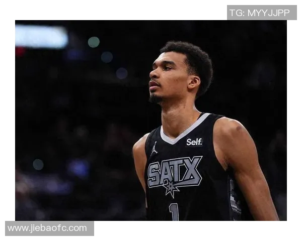 文班亚马场均20分10篮板3盖帽表现抢眼新秀奖争夺战已然领先