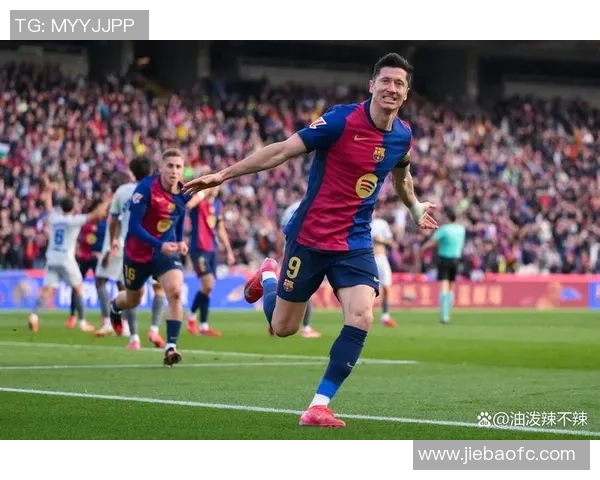 莱万再创佳绩欧冠赛场10场打入12球稳居射手榜首位